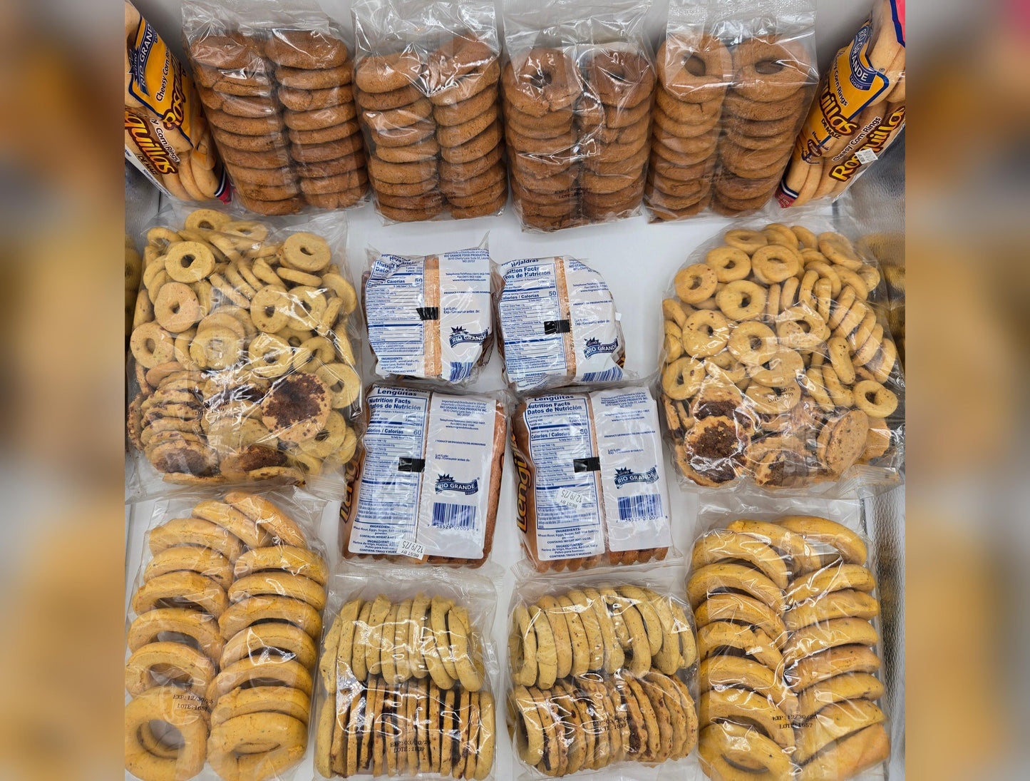 Super Combo Hecho en Honduras Rio Grande Foods Incluye: Rosquillas, Hojaldras/ Tustacas, Rosquetes, Mini Mixtas, Rosquilla Caseras, Lengüitas, Mini Mixtas y Mixtas Familiar.