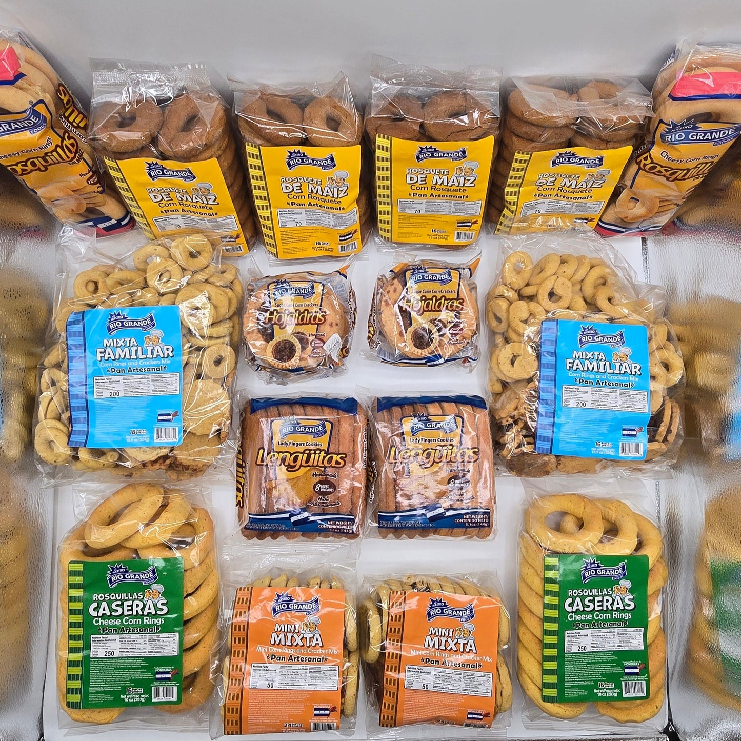 Combo 9.3 Lbs  100% Hecho en Honduras Incluye: Rosquillas, Hojaldras/ Tustacas, Rosquetes, Mini Mixtas, Rosquilla Caseras, Lengüitas, Mini Mixtas y Mixtas Familiar.